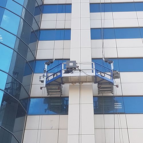 Curved suspended platform